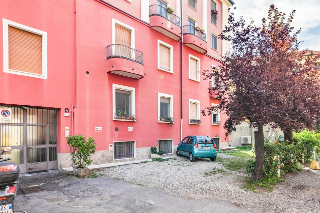 Milan - Bocconi E Navigli - Spacious 3Br Apartment 95 M - Free Parking — Photos 1